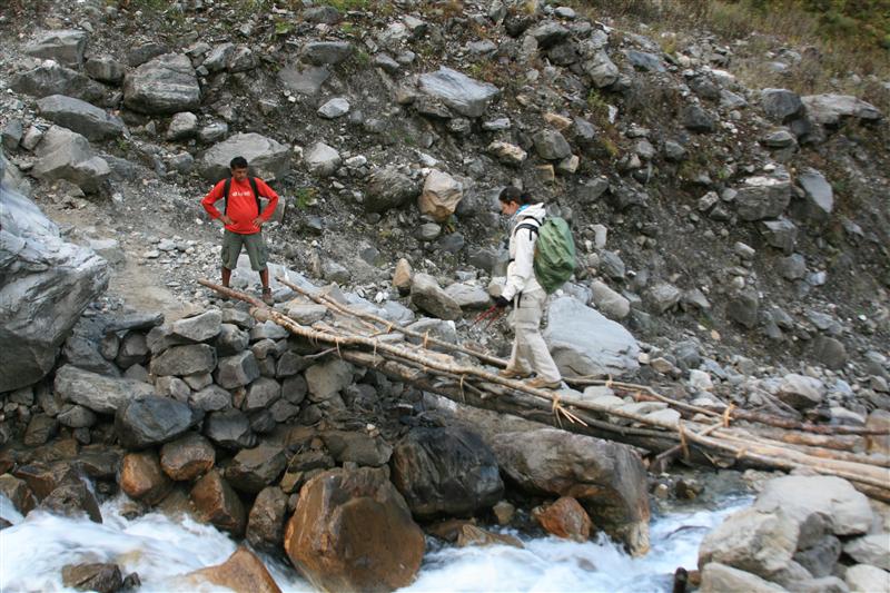 Patricia: en uno de los puentos colgantes / in one of the hanging bridges