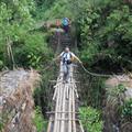 Jose: en otro de los puentes colgantes / in other of the hanging bridges
